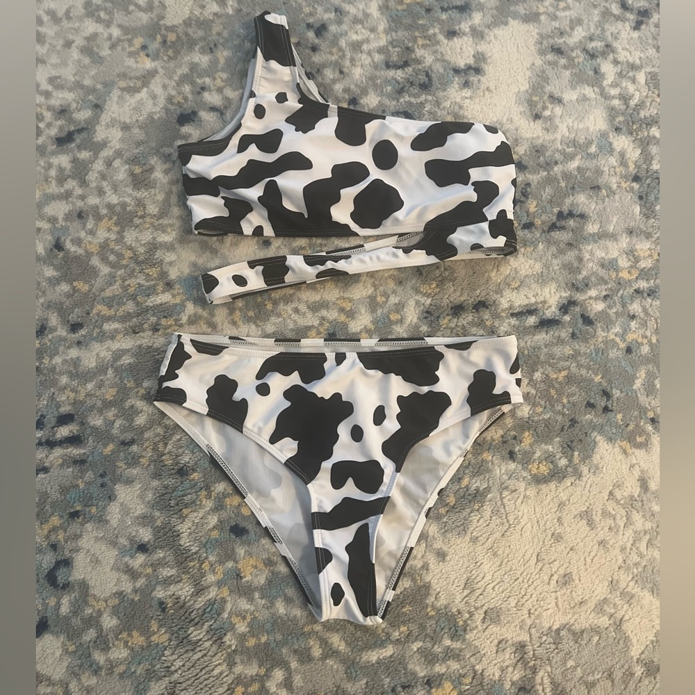 Cow Print / Black and White / 12-14 years / Swimsuit / Rarely worn / Padding